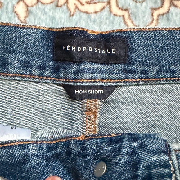 NWT Aeropostale Real Original Denim Mom Short 3.25” Women Size 10 - Picture 3 of 4
